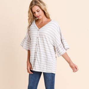 KIMONO FRONT TOP W/ RUFFLE SLVS AND BUTTON DETAIL